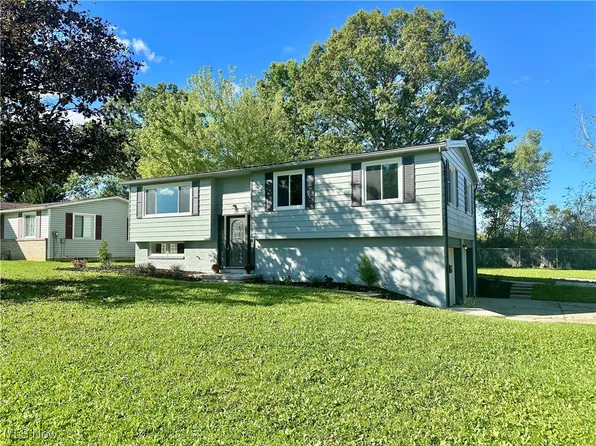 700 Santa Monica Dr, Youngstown, OH 44505