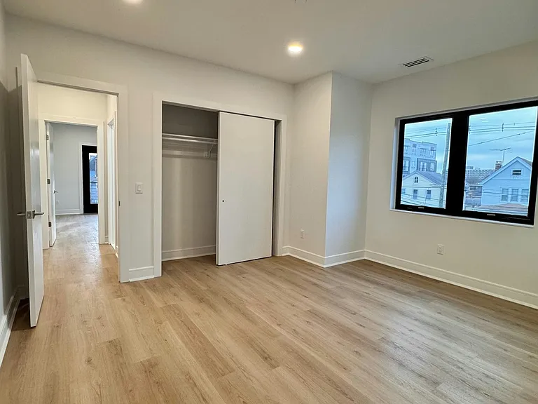 85 W High St #2R — Photo 25