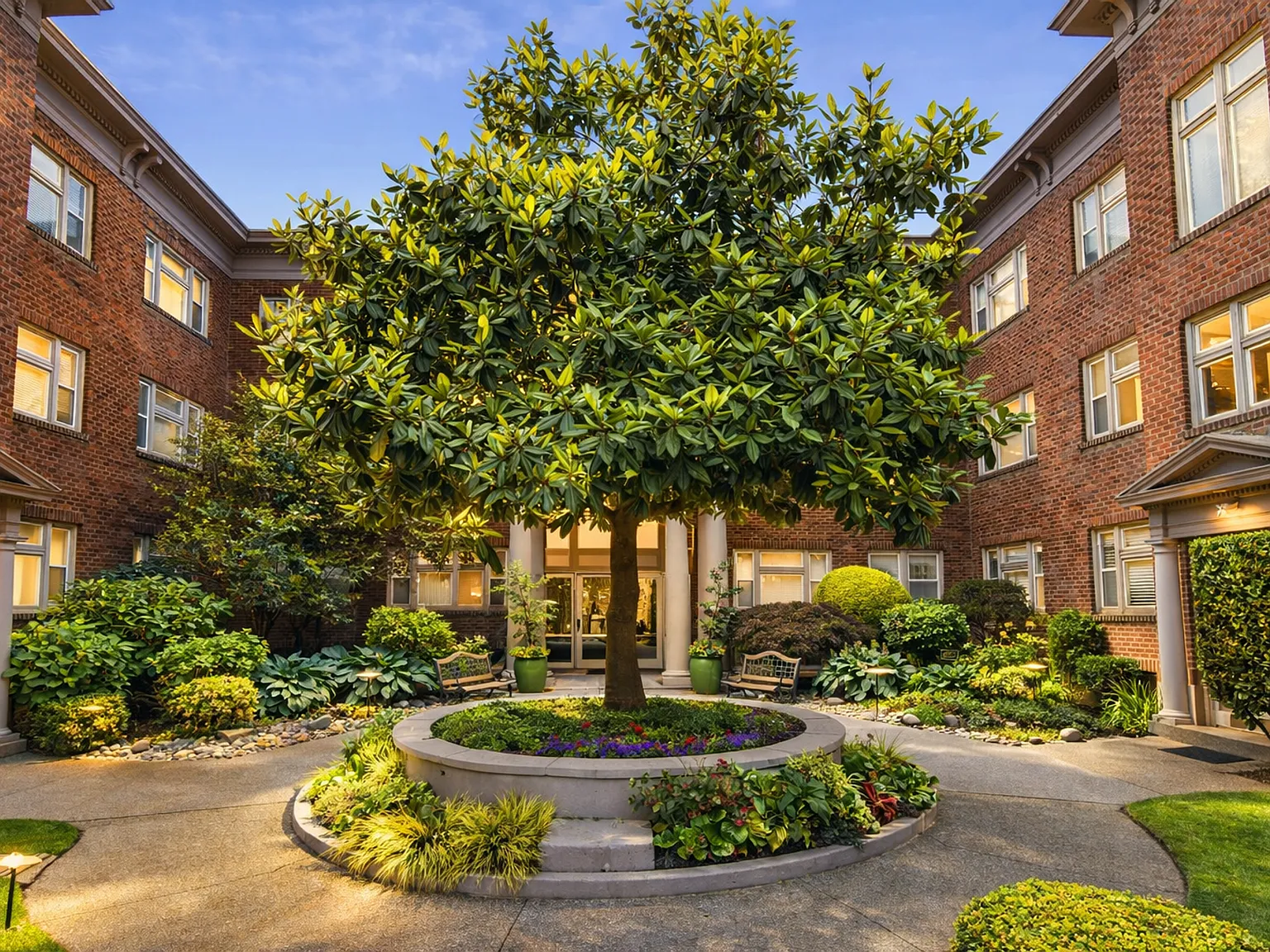 Carolina Court — Photo 1