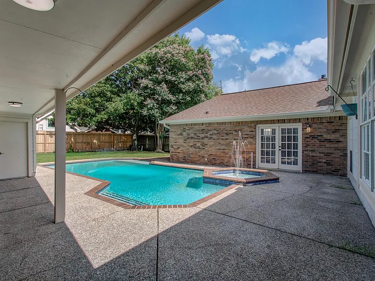1711 Stone Meadows Ln — Photo 3