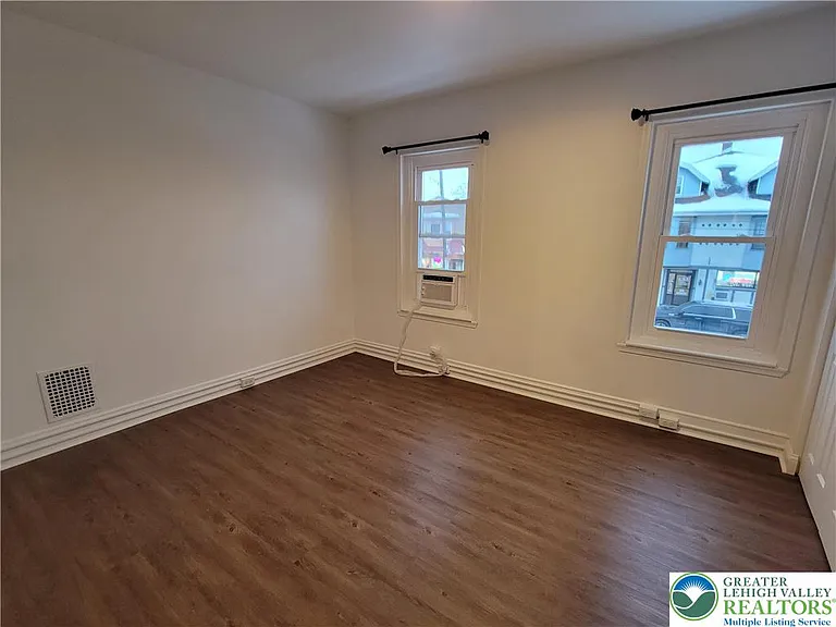 746 Linden St #2 — Photo 10