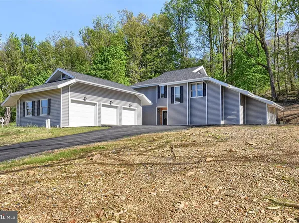 92 S Sweet Arrow Lake Rd, Pine Grove, PA 17963