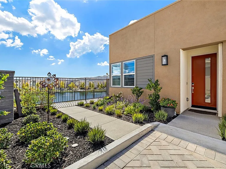 896 Sunrise Rd — Photo 4