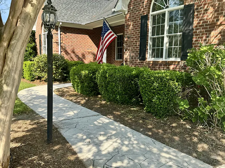 513 Alexis Dr — Photo 3