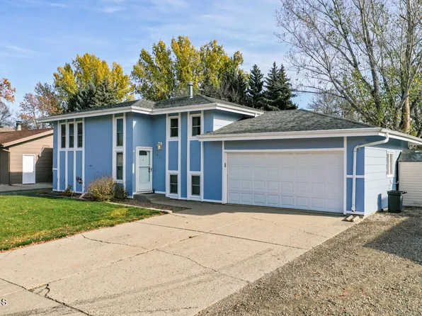 1621 Omaha Dr, Bismarck, ND 58504