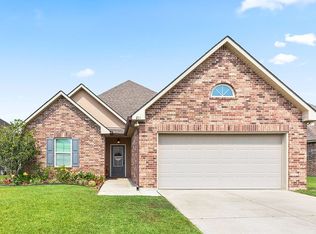 214 Still Waters Rd, Broussard, LA 70518