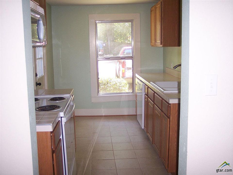 2nd image of 802 W 2nd St Ste A