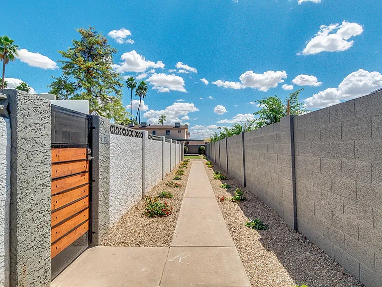 1545 W Colter St — Photo 9