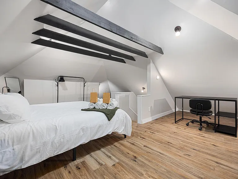 204 W Armstrong Ave #UP — Photo 18
