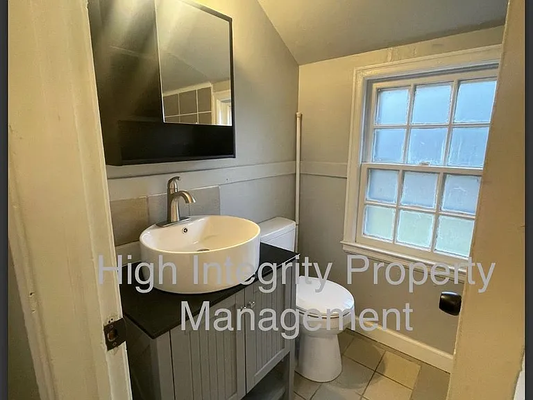822 Adams St — Photo 3