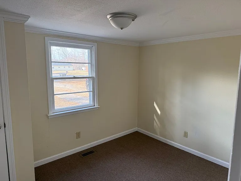101 Hines Ave — Photo 8