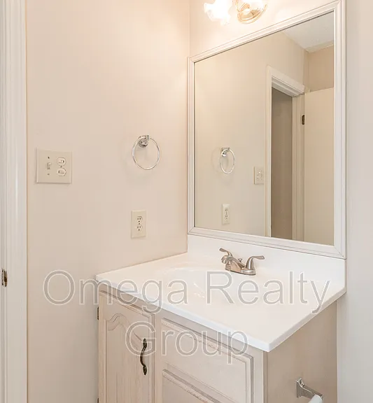 6770 Charles Dr — Photo 24