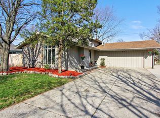 647 Eletson Dr, Crystal Lake, IL 60014