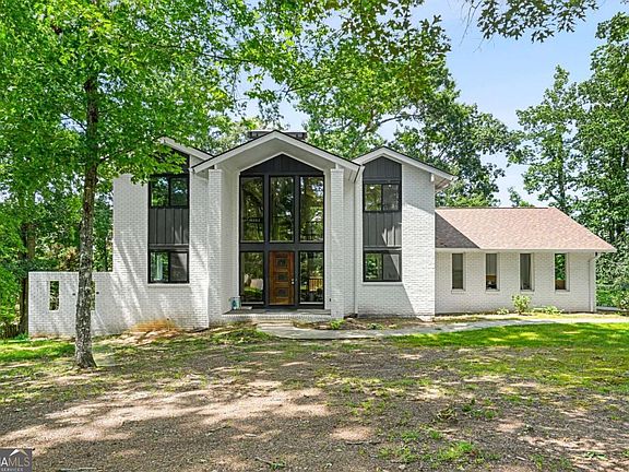 3rd image of 1113 Honeysuckle Dr