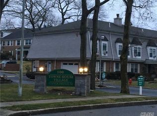 1111 Towne House Vlg, Hauppauge, NY 11749