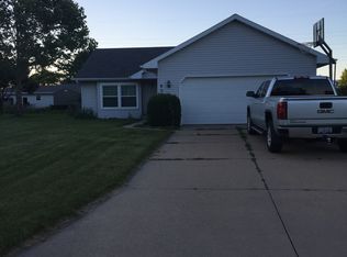 656 Ravenswood Ct, Neenah, WI 54956