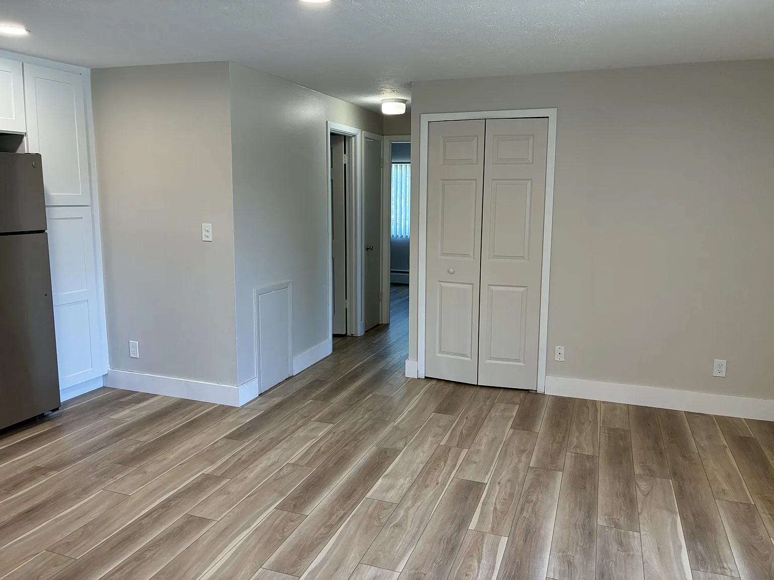 Holland Gardens Apartments — Photo 3