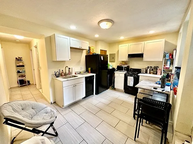 224 Hanover St #1