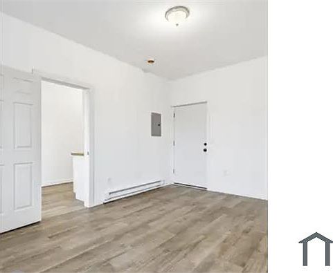 4th image of 3295 Rochester St