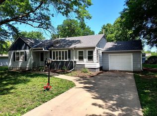 216 W Shawnee St, Gardner, KS 66030