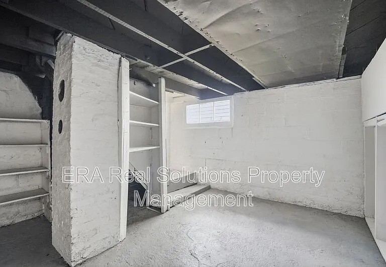 394 S Guilford Ave — Photo 35