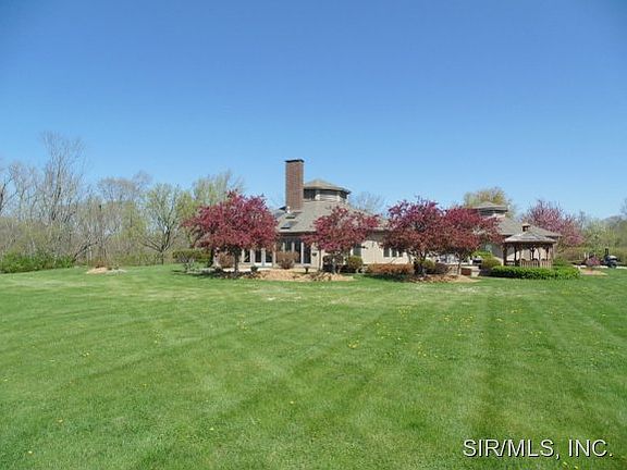 2nd image of 1975 Bluebird Ln