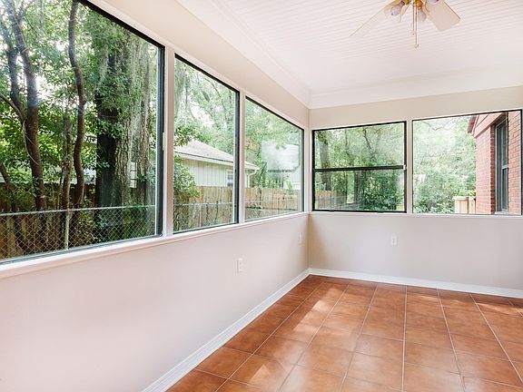 3rd image of 1524 Peachtree Cir S