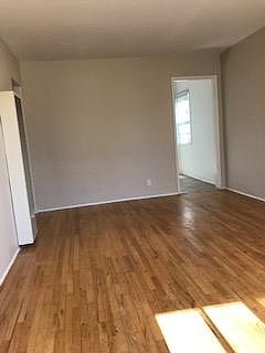 3rd image of 909 Euclid St APT 8
