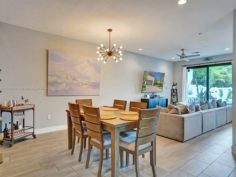 1236 SW 4th Ave — Photo 15