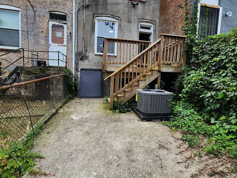 Kinsey Ave — Photo 20