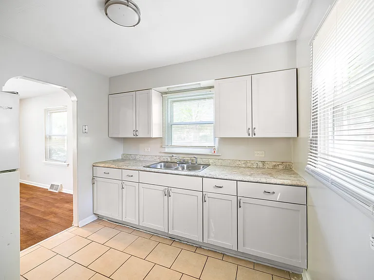 16802 Bulger Ave — Photo 3
