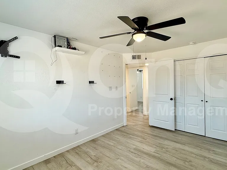 1653 N 69th Ave — Photo 8