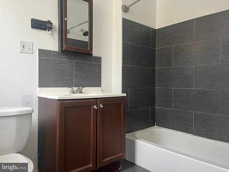 6124 N Broad St — Photo 8