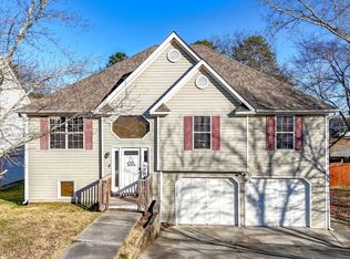 101 Twin Oaks Dr, Calhoun, GA 30701