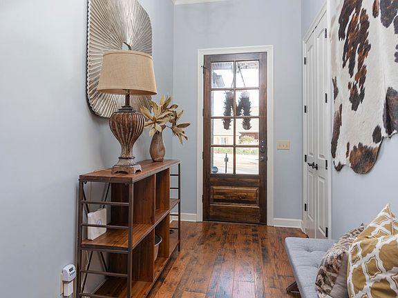 3rd image of 100 Laurel West Cv