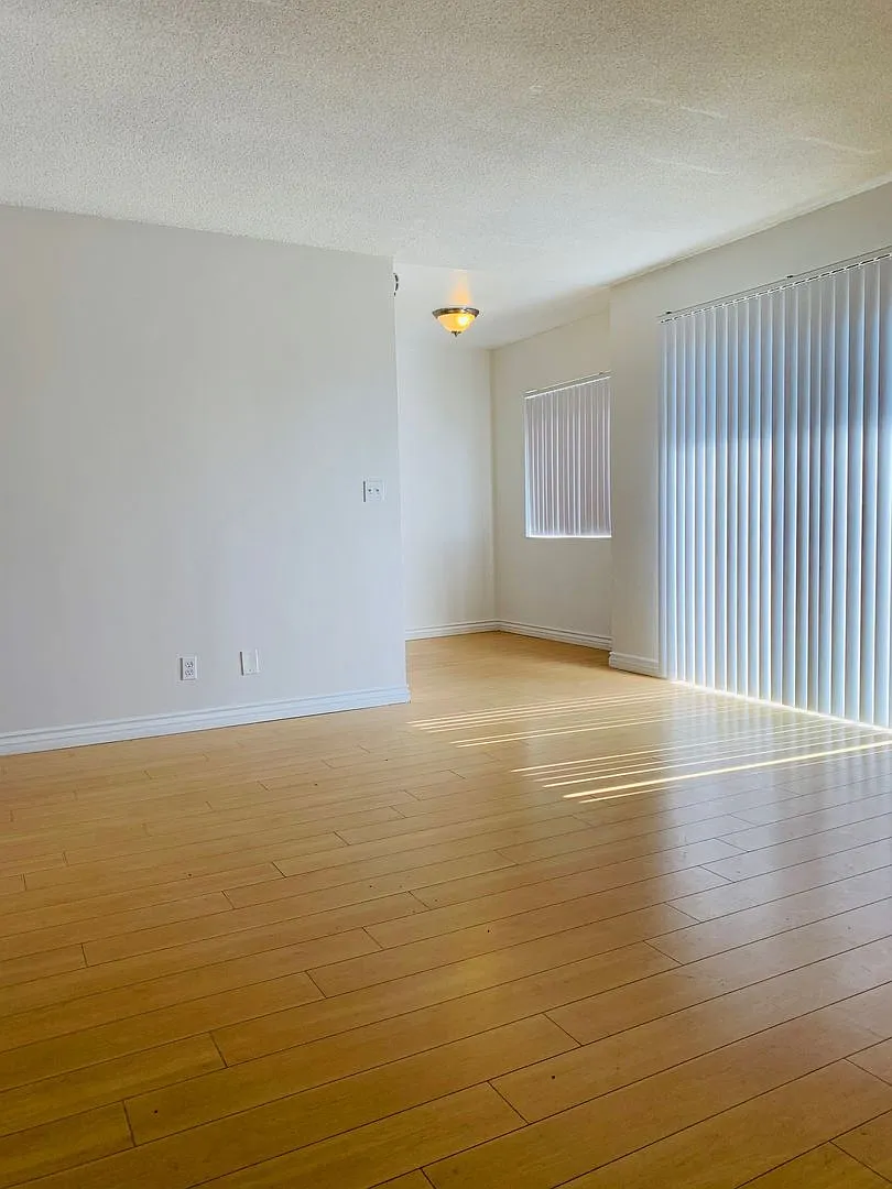 1205 Victoria Ave — Photo 4