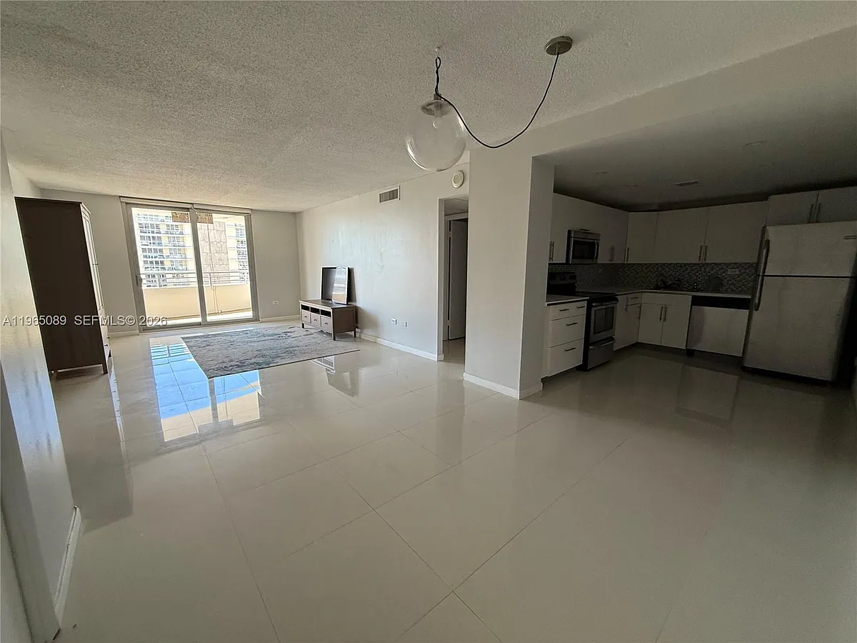 Building Photo - 5555 Collins Ave #12Z