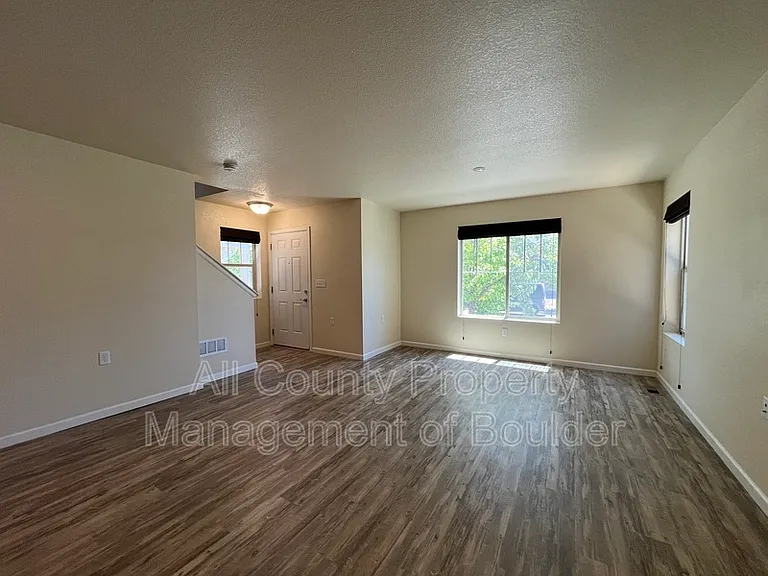 1208 Hummingbird Cir — Photo 5