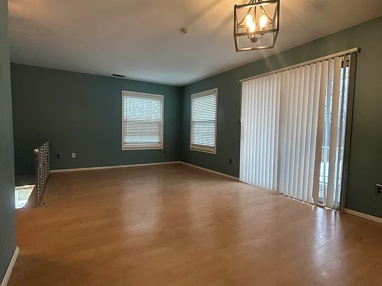 Fairview Cir — Photo 2