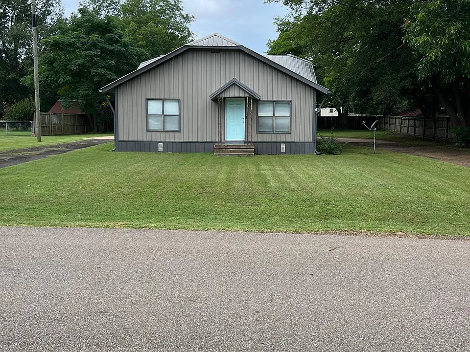902 S Kaufman St
