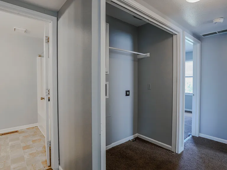 Tippecanoe Drive Apartments — Photo 24