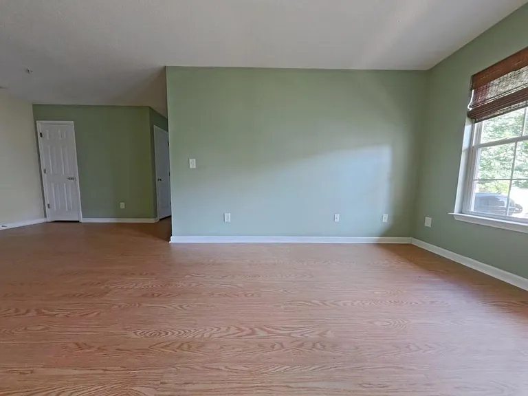 905 Hanahan Ct — Photo 9