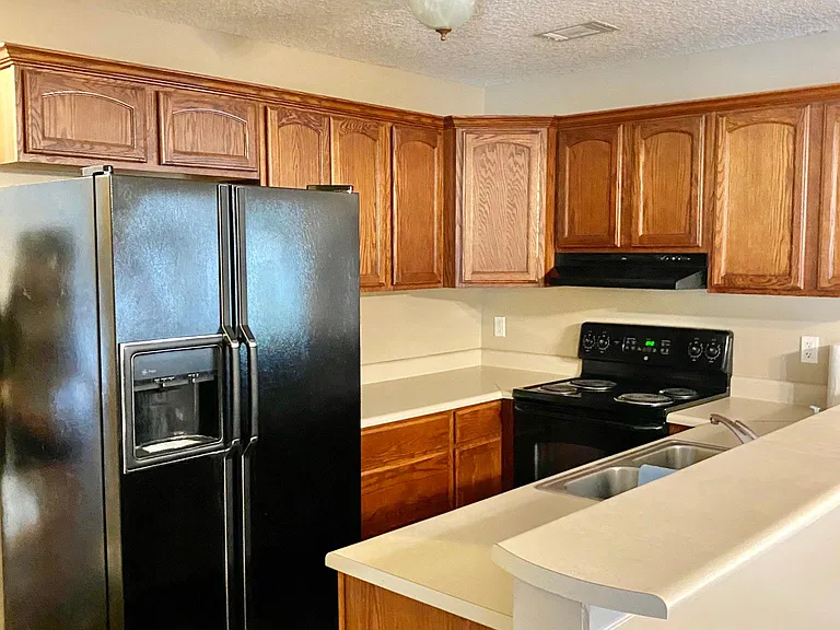 313 Lisbon Dr — Photo 4