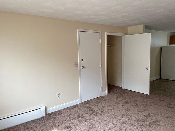 3rd image of 433 Woonasquatucket Ave #21