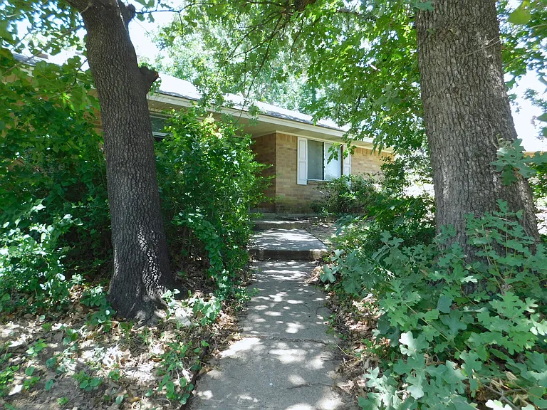 2204 Canterbury Ct #2204 — Photo 2