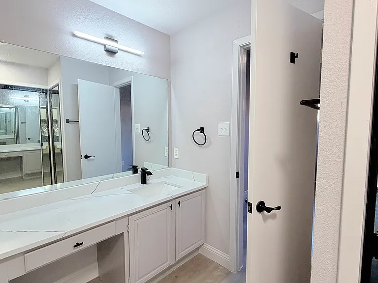 5757 Martel Ave #B05 — Photo 9