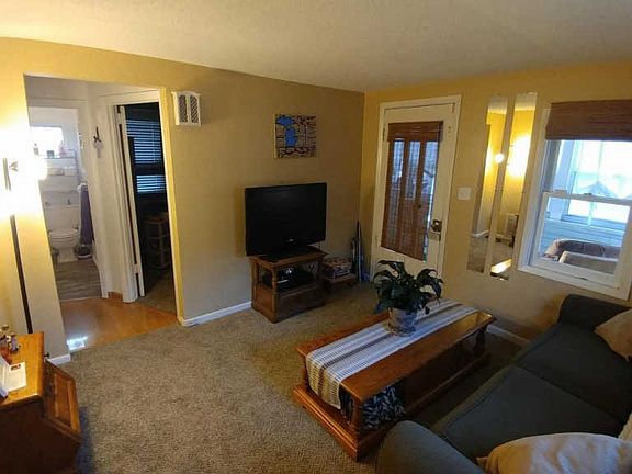 4th image of 132 Janet St SE