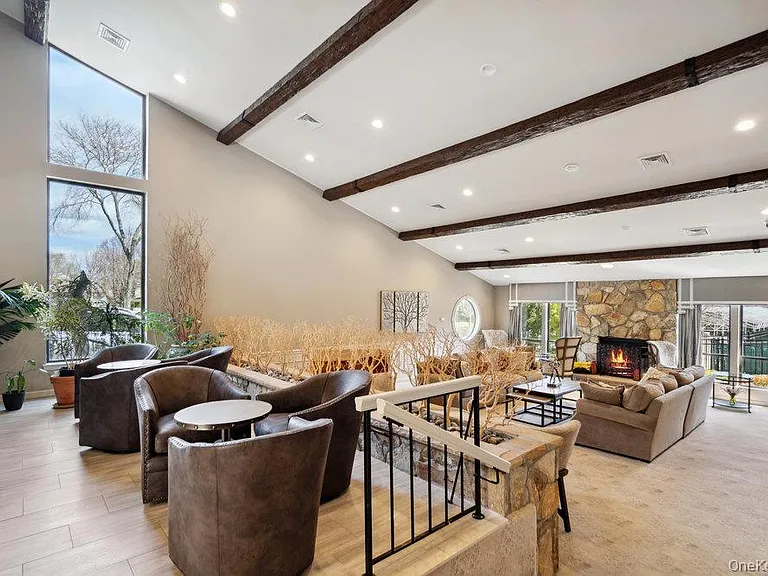90 Foxwood Dr — Photo 30