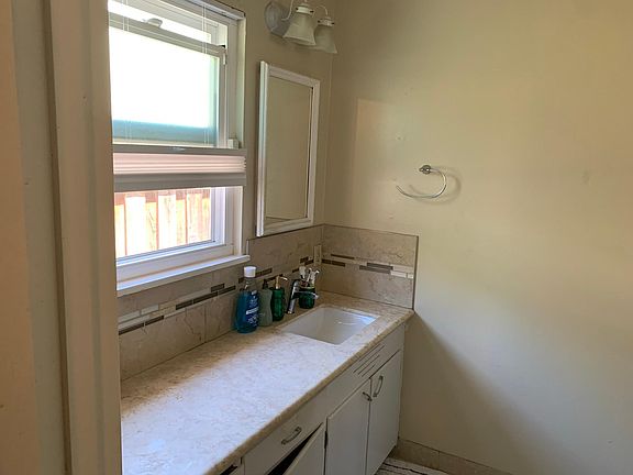2nd image of 430 S Bayview Ave