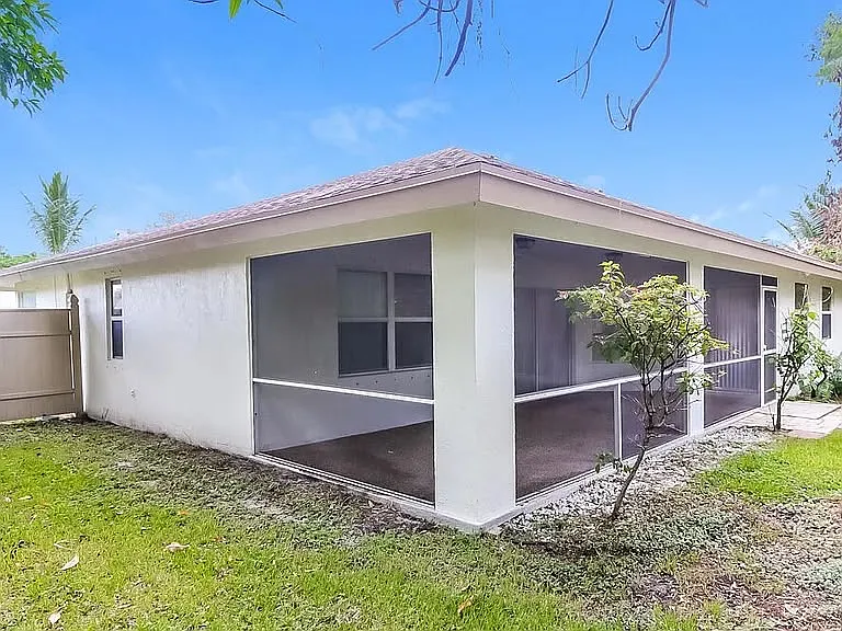 116 Waterway Rd — Photo 2